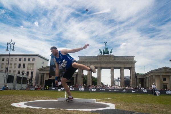 Christian Zimmermann (Kirchheimer SC) beim Kugelstossen waehrend der deutschen Leichtathletik-Meisterschaften auf dem Pariser Platz am 24.06.2022 in Berlin